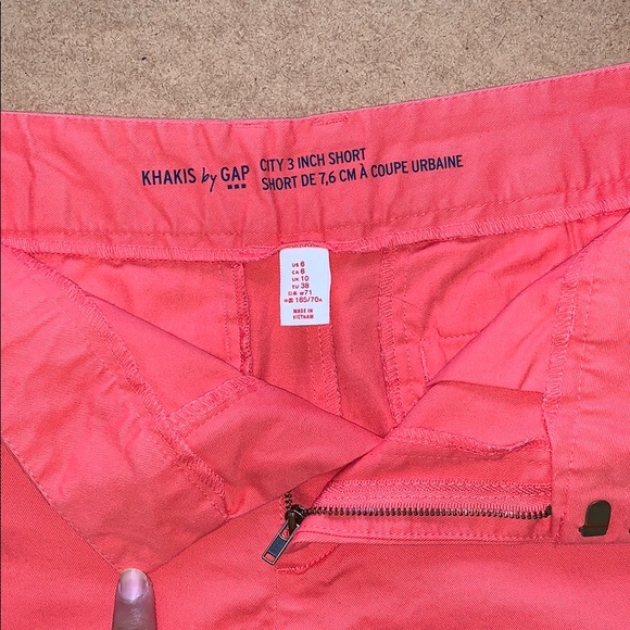 Shorts - Picture 2 of 3